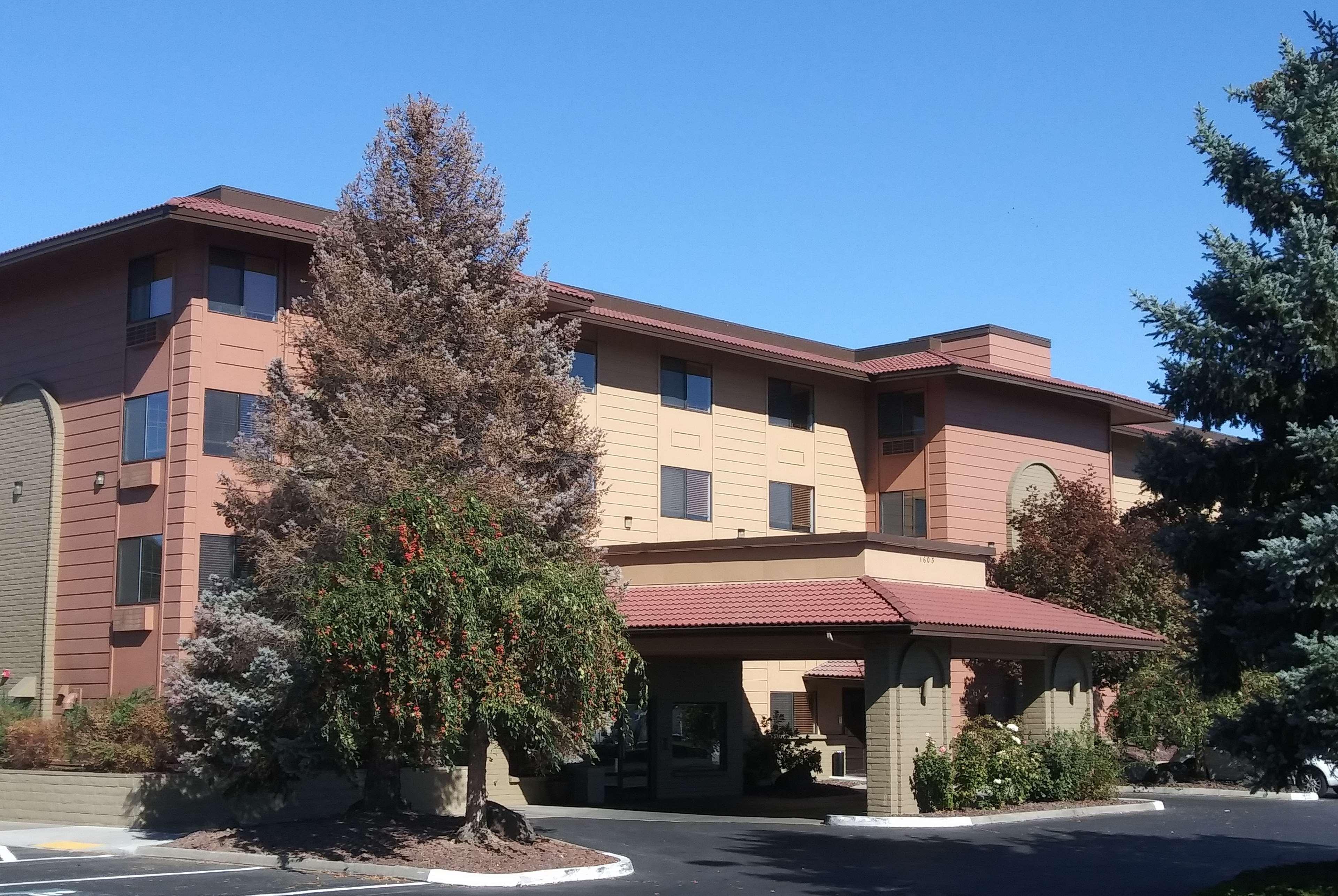 Baymont By Wyndham Yakima Riverfront Bagian luar foto
