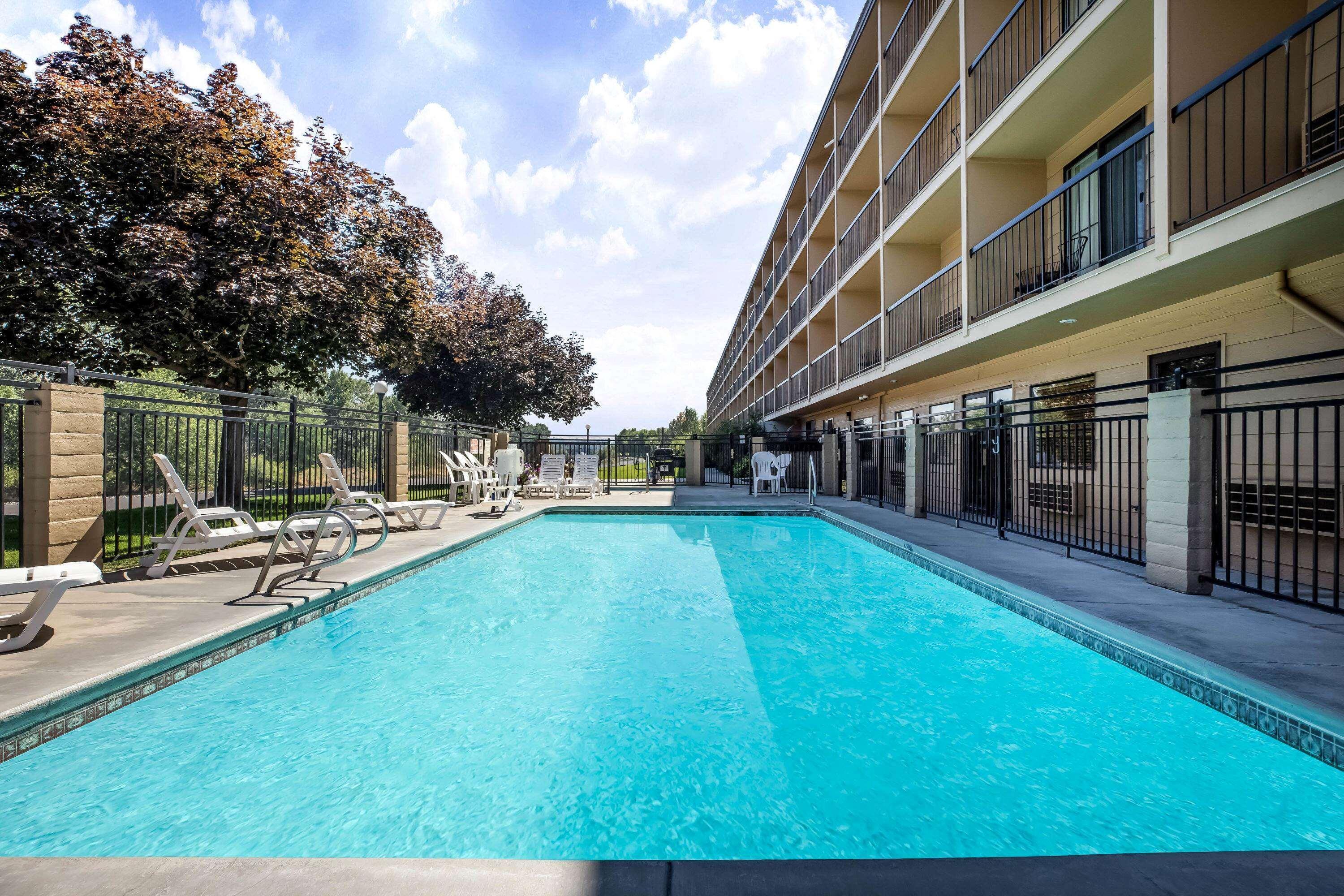 Baymont By Wyndham Yakima Riverfront Bagian luar foto