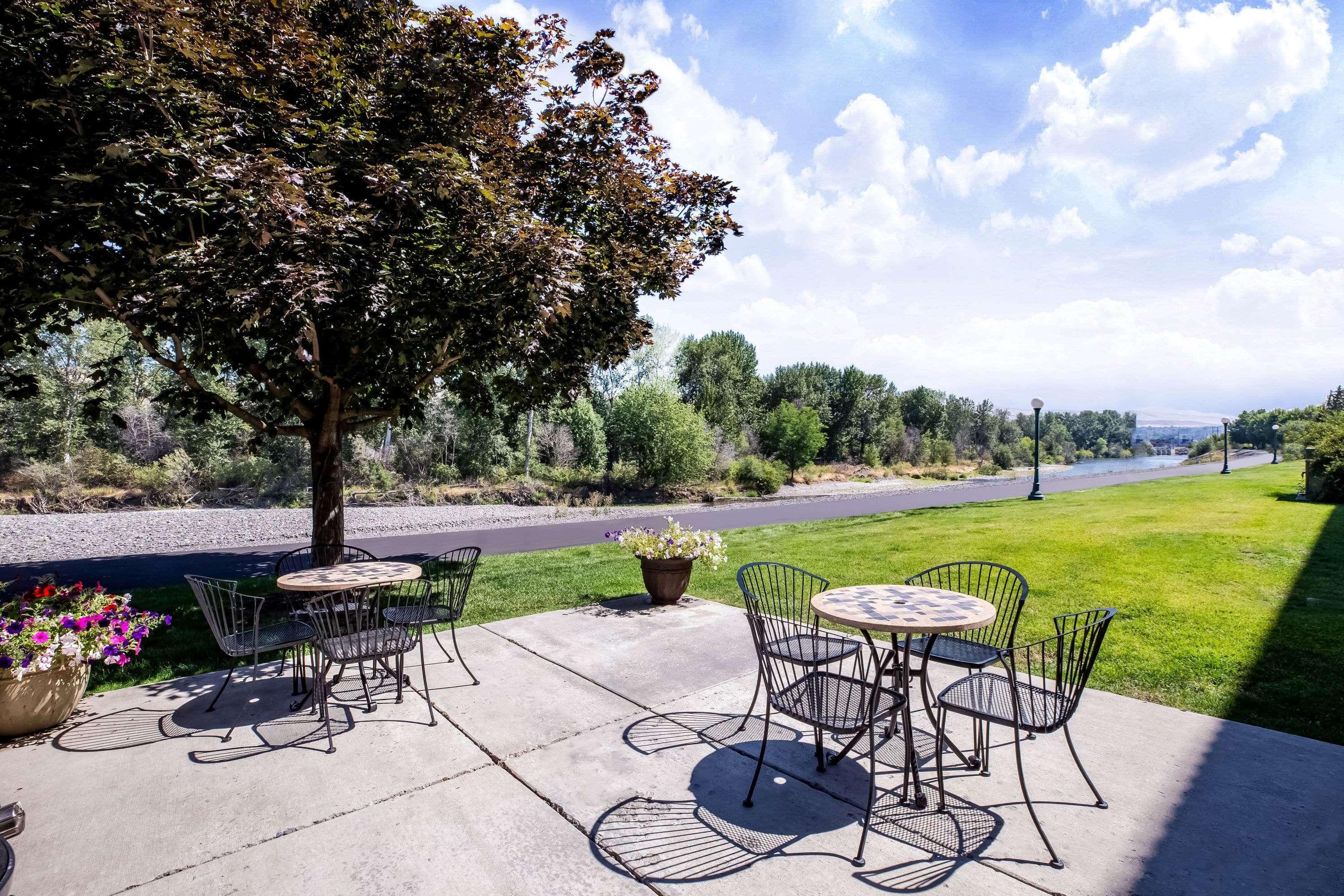 Baymont By Wyndham Yakima Riverfront Bagian luar foto