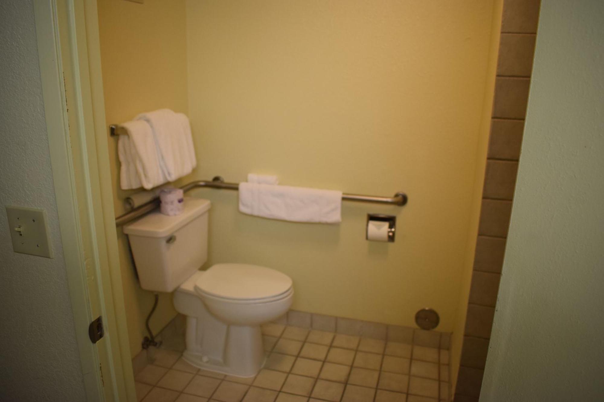 Baymont By Wyndham Yakima Riverfront Bagian luar foto