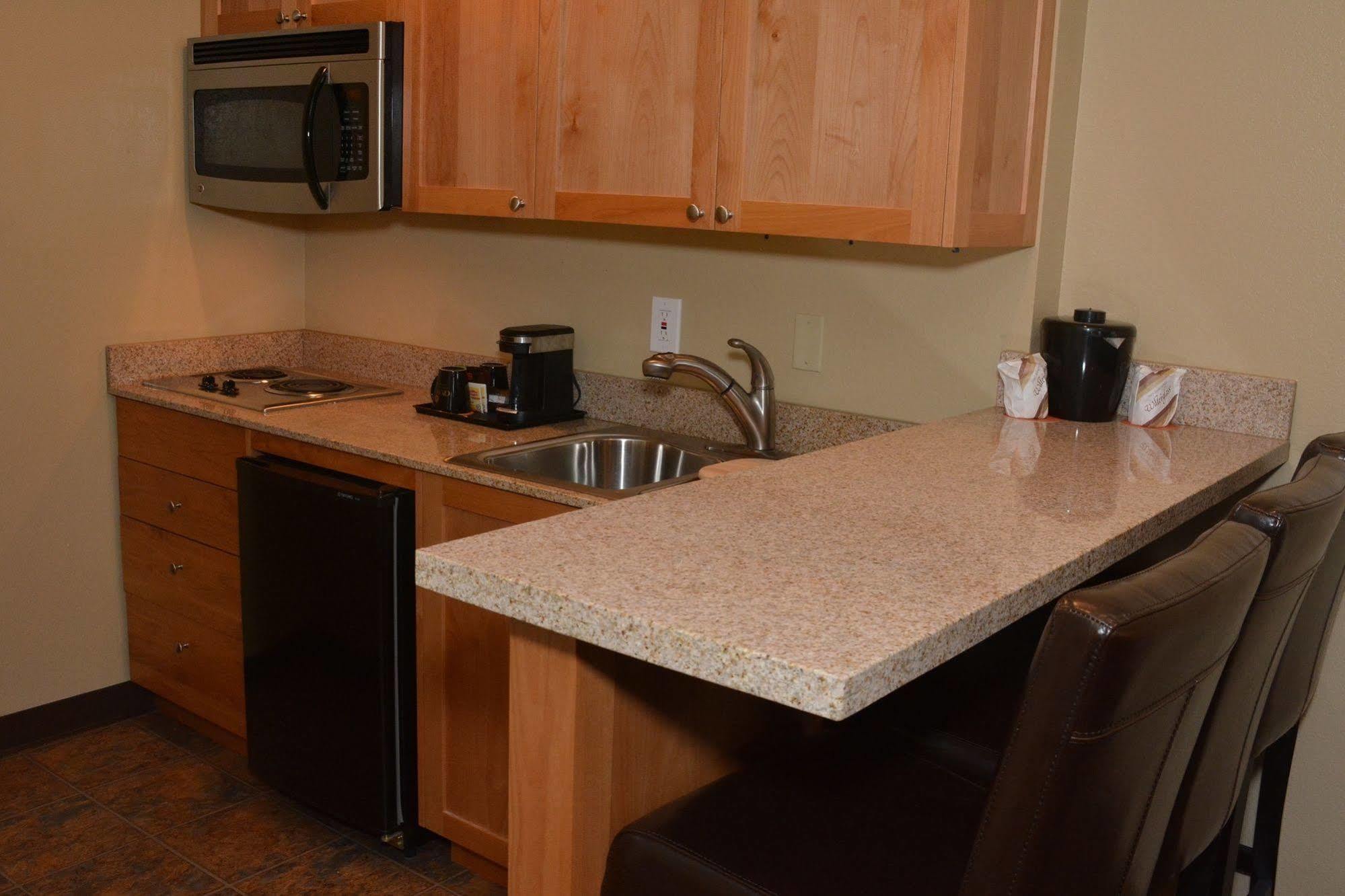 Baymont By Wyndham Yakima Riverfront Bagian luar foto