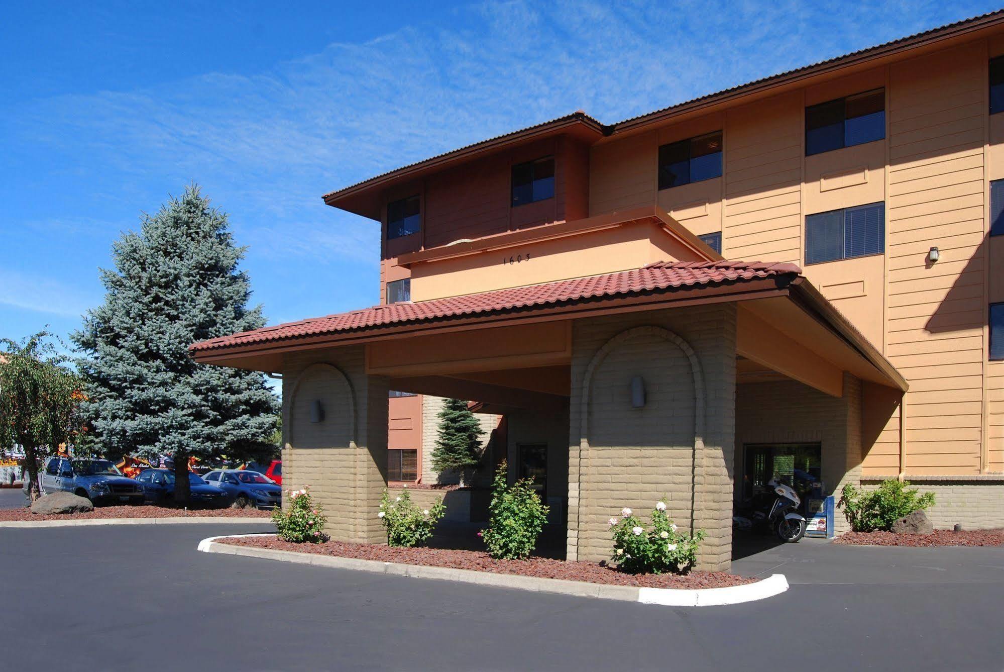 Baymont By Wyndham Yakima Riverfront Bagian luar foto