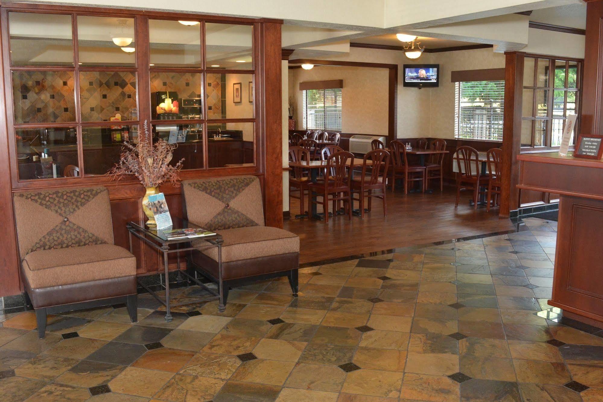 Baymont By Wyndham Yakima Riverfront Bagian luar foto