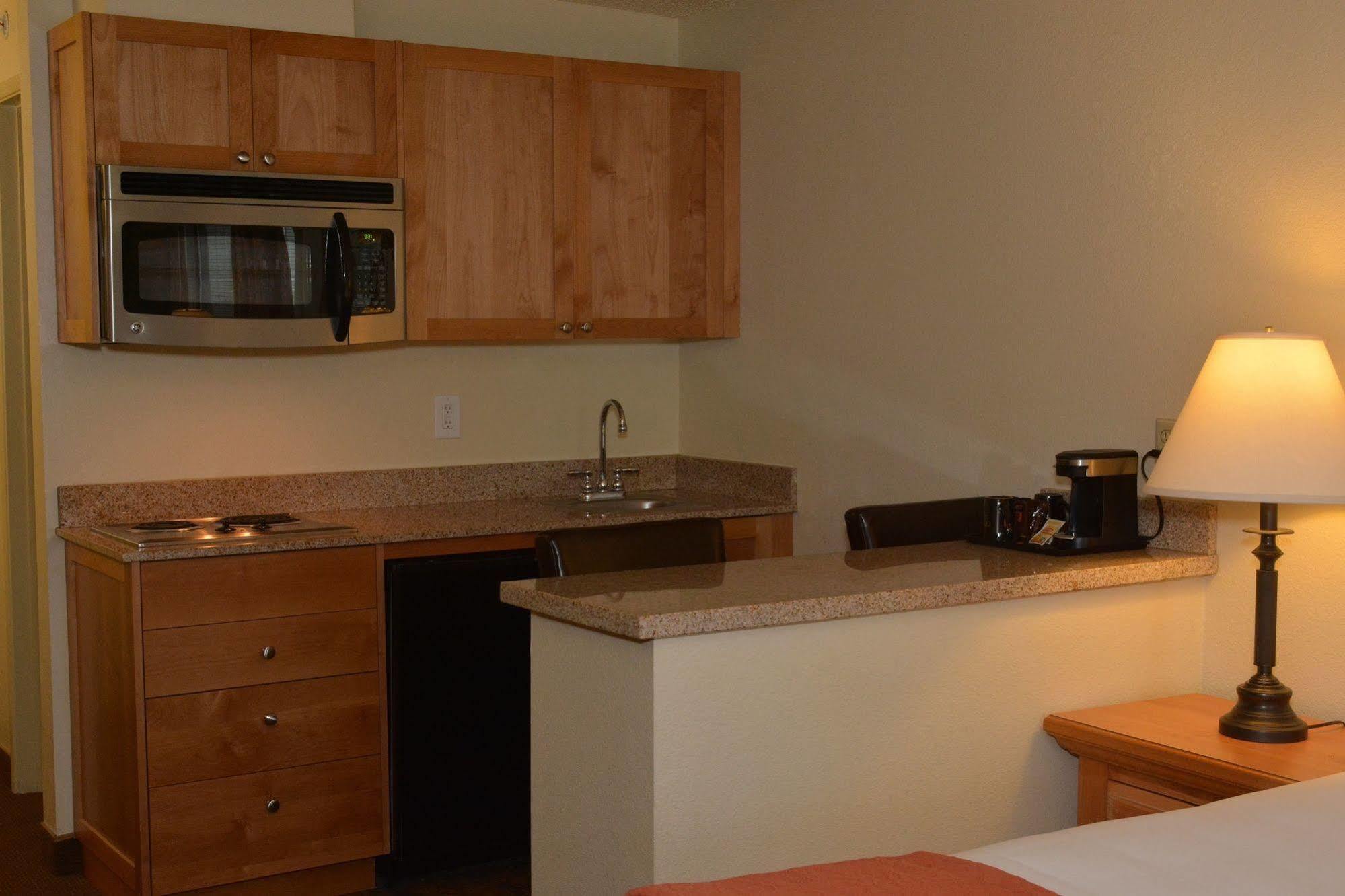 Baymont By Wyndham Yakima Riverfront Bagian luar foto