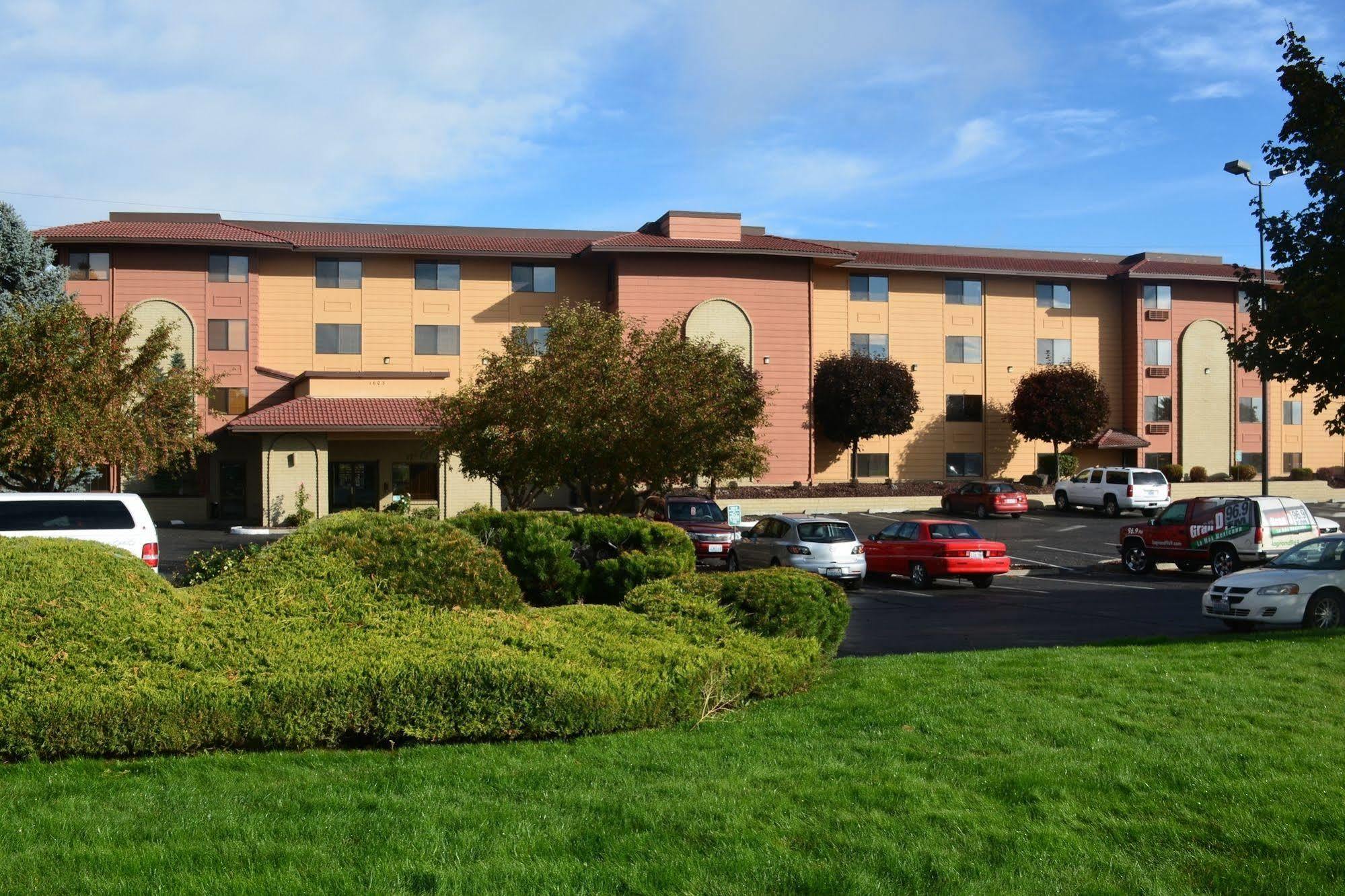Baymont By Wyndham Yakima Riverfront Bagian luar foto