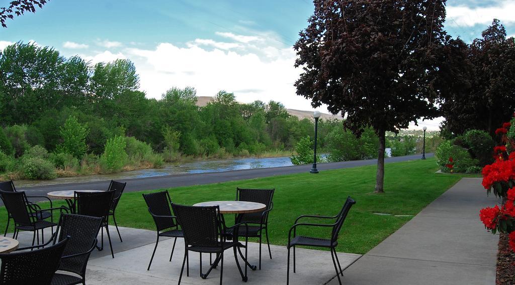Baymont By Wyndham Yakima Riverfront Bagian luar foto