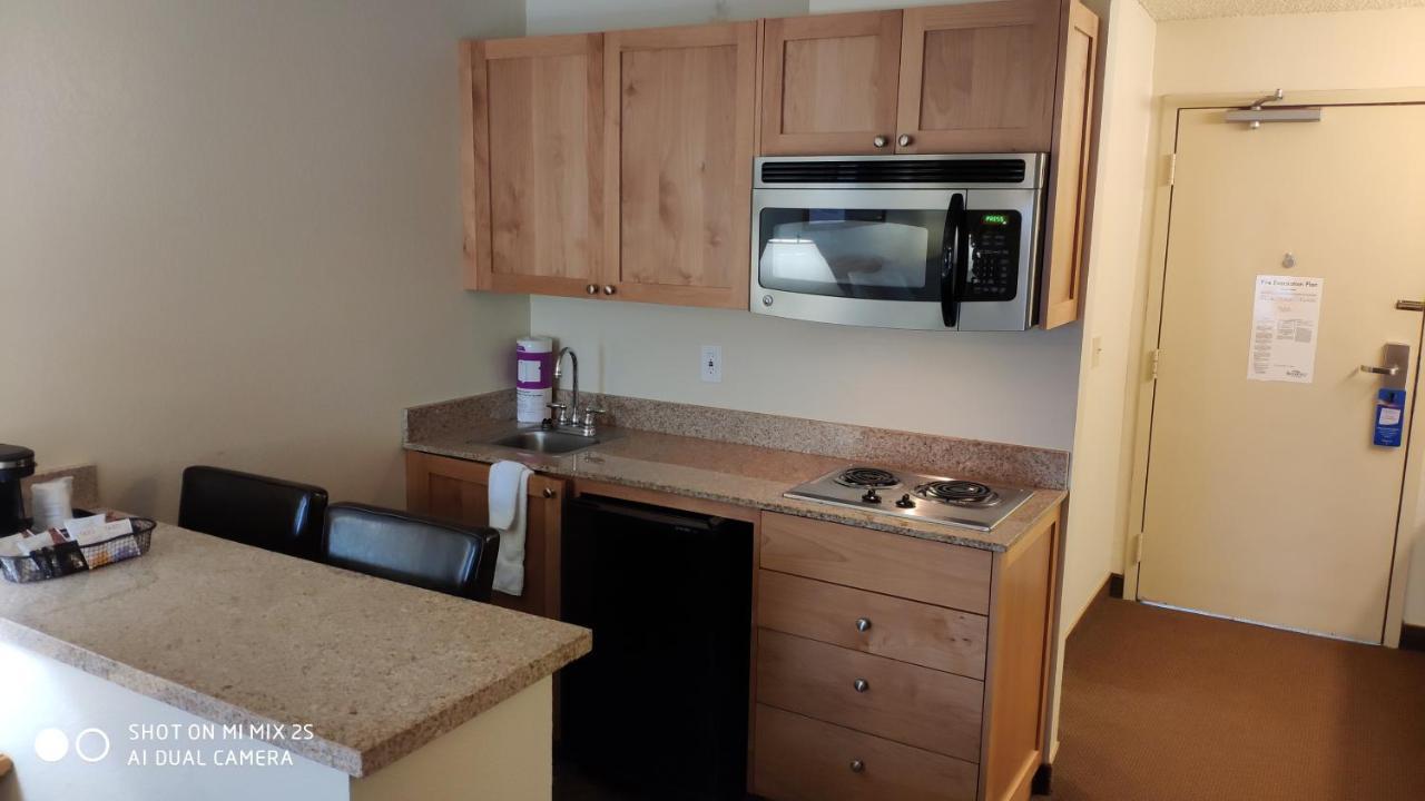 Baymont By Wyndham Yakima Riverfront Bagian luar foto