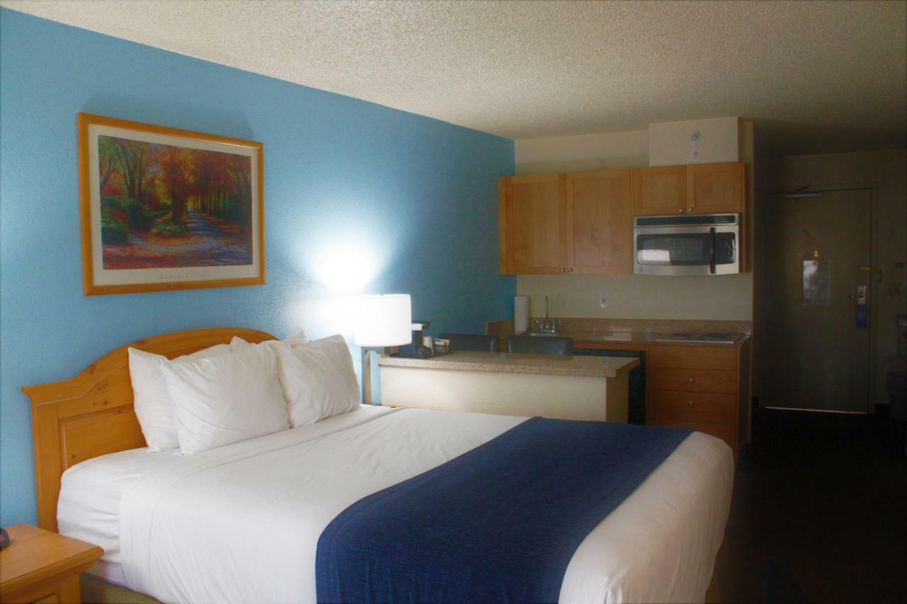 Baymont By Wyndham Yakima Riverfront Bagian luar foto