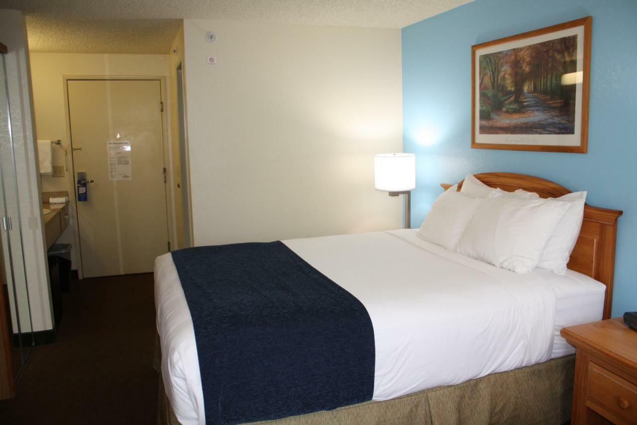 Baymont By Wyndham Yakima Riverfront Bagian luar foto