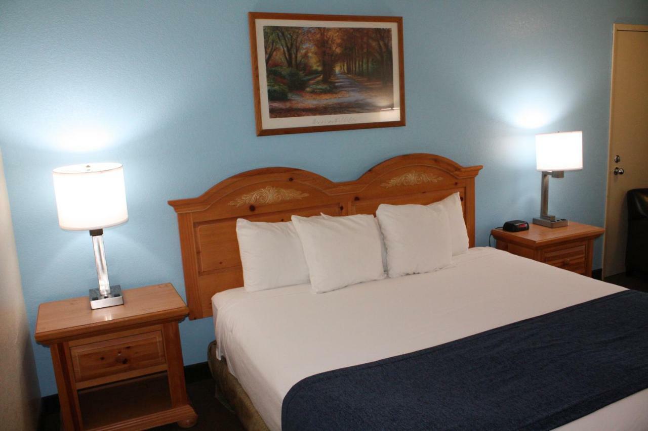 Baymont By Wyndham Yakima Riverfront Bagian luar foto