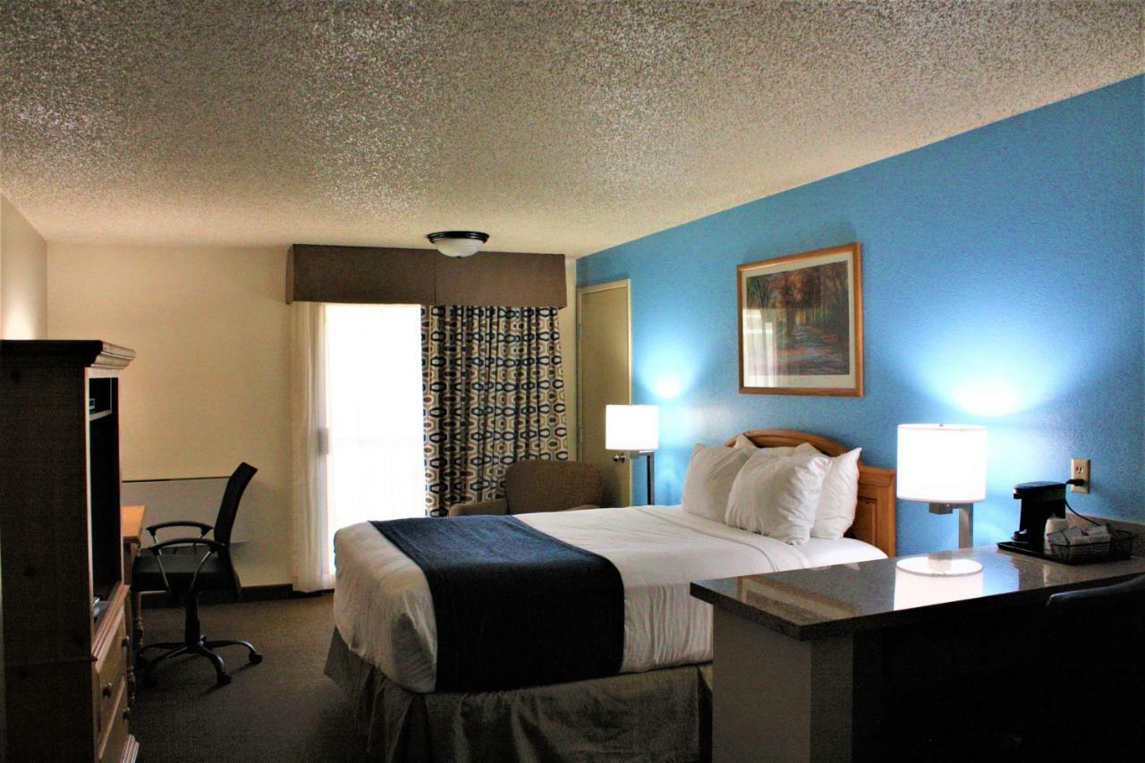 Baymont By Wyndham Yakima Riverfront Bagian luar foto