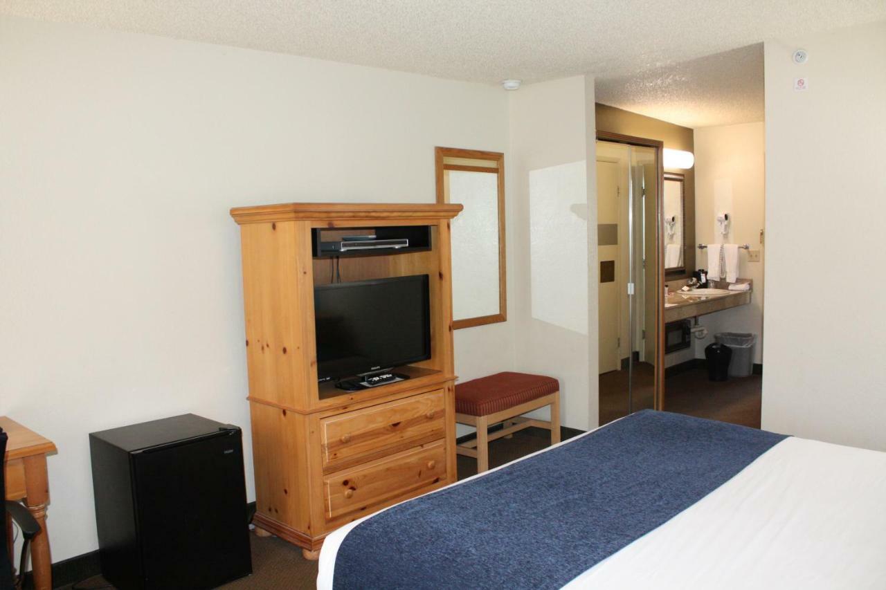 Baymont By Wyndham Yakima Riverfront Bagian luar foto