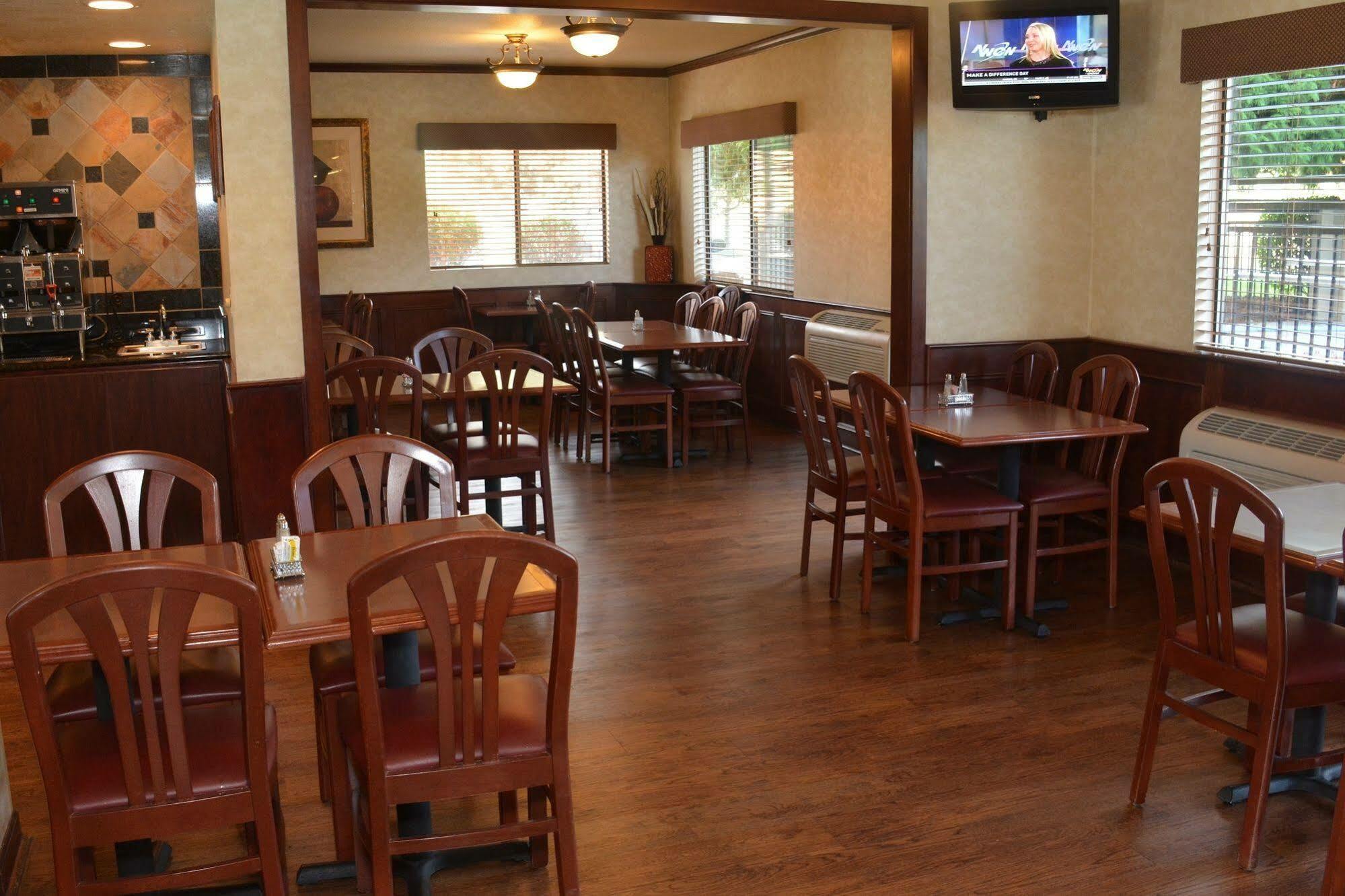 Baymont By Wyndham Yakima Riverfront Bagian luar foto